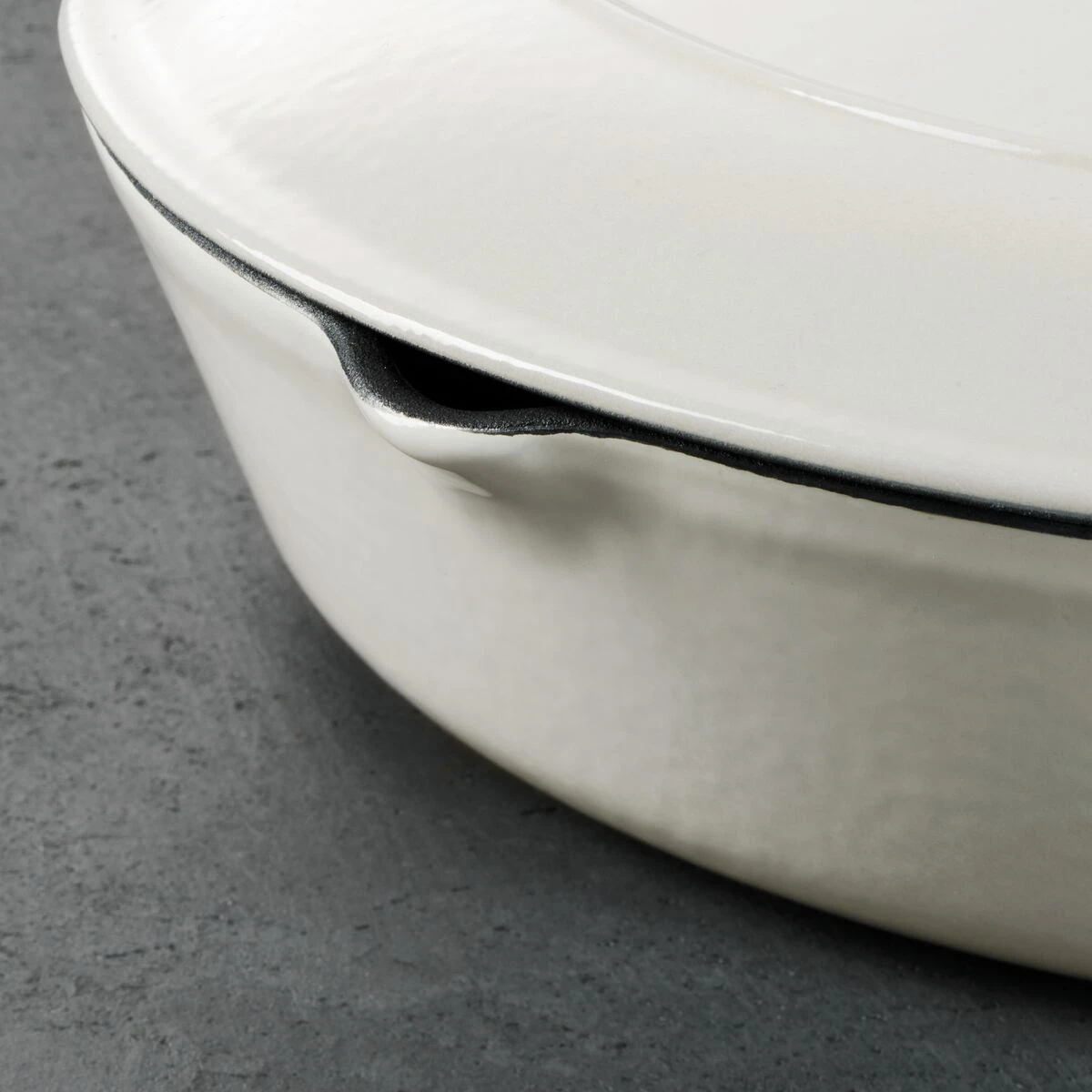 Tramontina 4 Qt Enameled Cast Iron Covered Braiser - Latte With Gold Stainless Steel Knob 6 Tramontina 4 Qt Enameled Cast Iron Covered Braiser - Latte With Gold Stainless Steel Knob - Image 6