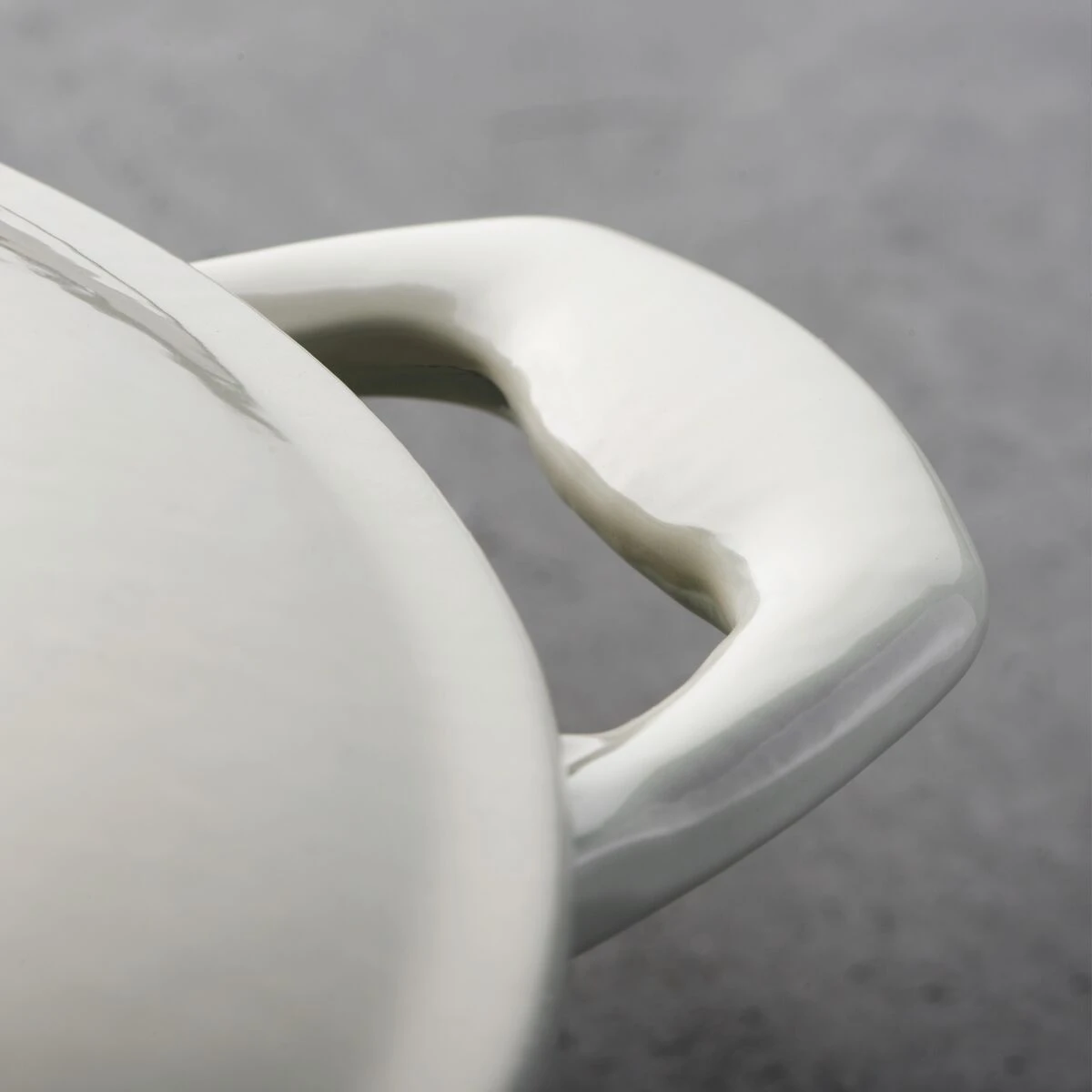 Tramontina 4 Qt Enameled Cast Iron Covered Braiser - Latte With Gold Stainless Steel Knob 4 Tramontina 4 Qt Enameled Cast Iron Covered Braiser - Latte With Gold Stainless Steel Knob - Image 4